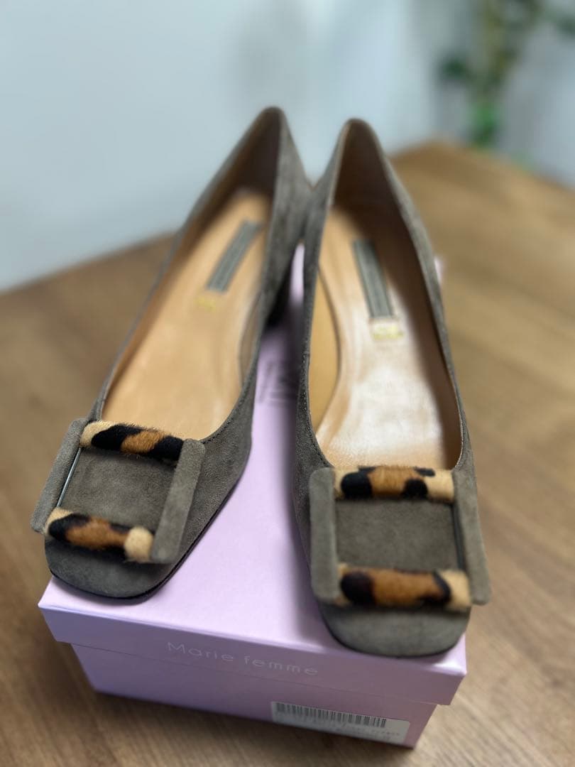 【新品未使用】上質スエード ビッグバックルパンプス 5.5cmヒール グレージュ