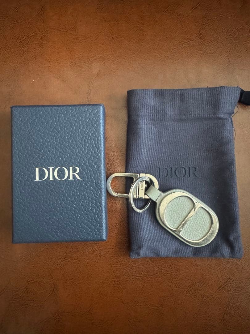 Dior グレー レザー キーホルダー