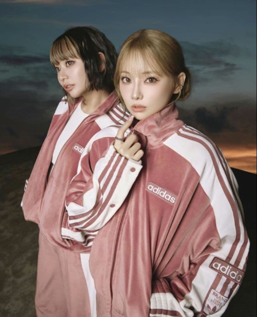 重盛さと美着用　adidas W ADIBREAK VELOUR TT Mサイズ