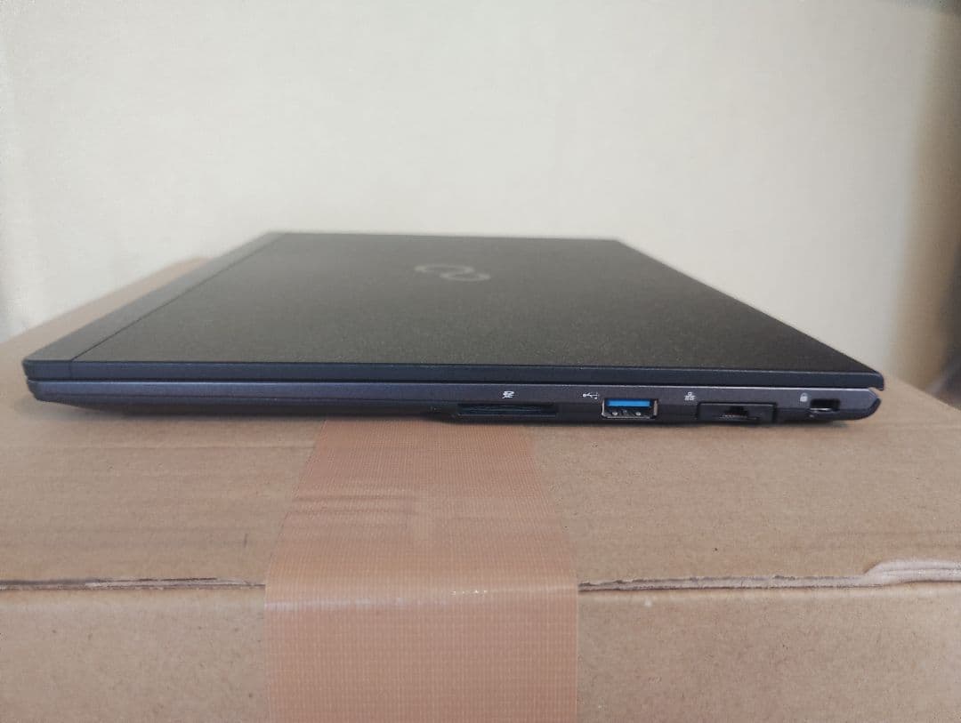 富士通 LIFEBOOK UH90/B1 (Core i5/Windows11)