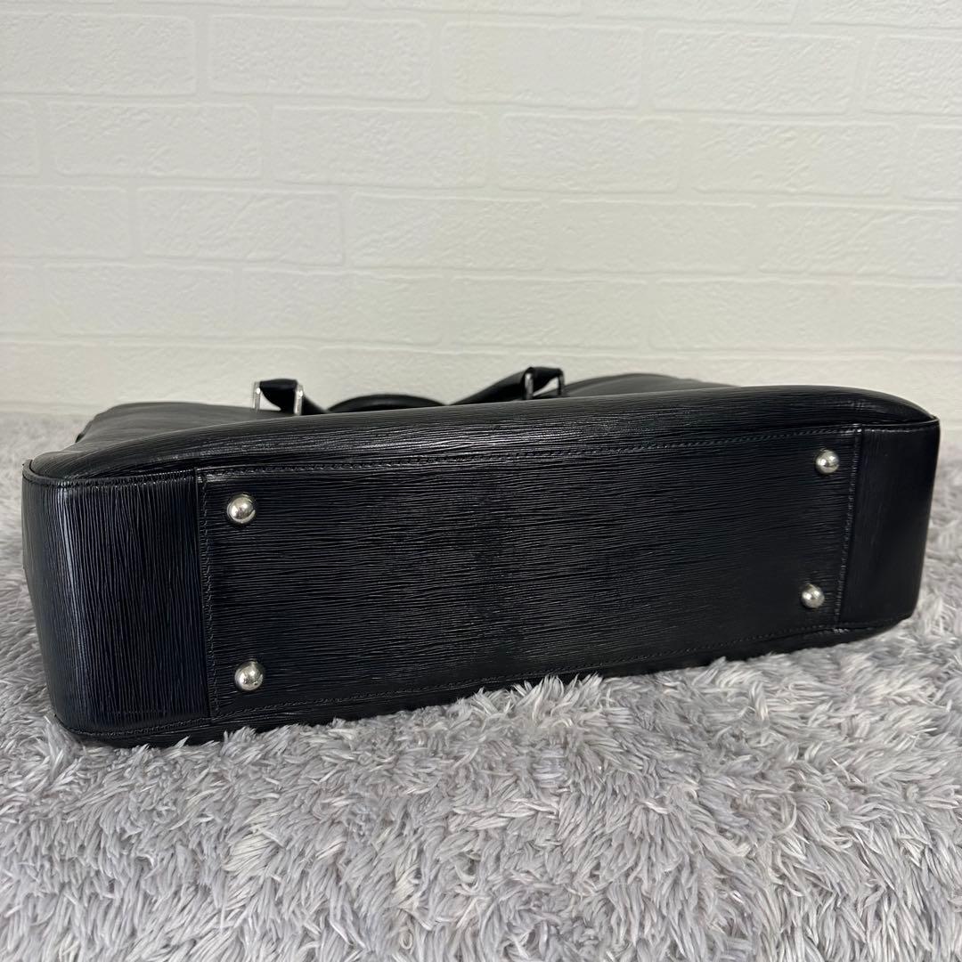 美品　人気　ペッレモルビダ　キャピターノ　ビジネスバッグ　レザー　ブラック　黒