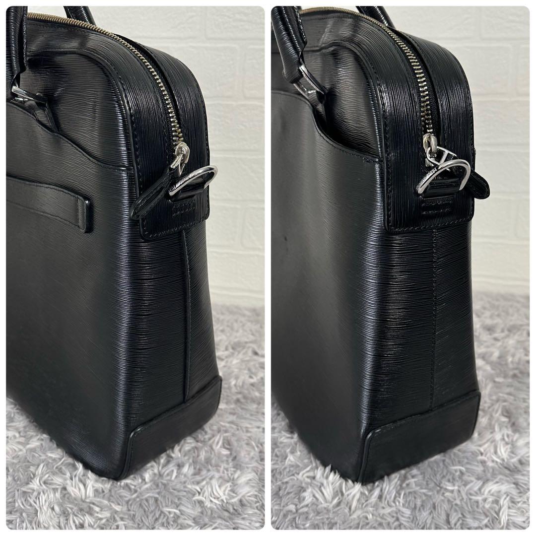 美品　人気　ペッレモルビダ　キャピターノ　ビジネスバッグ　レザー　ブラック　黒