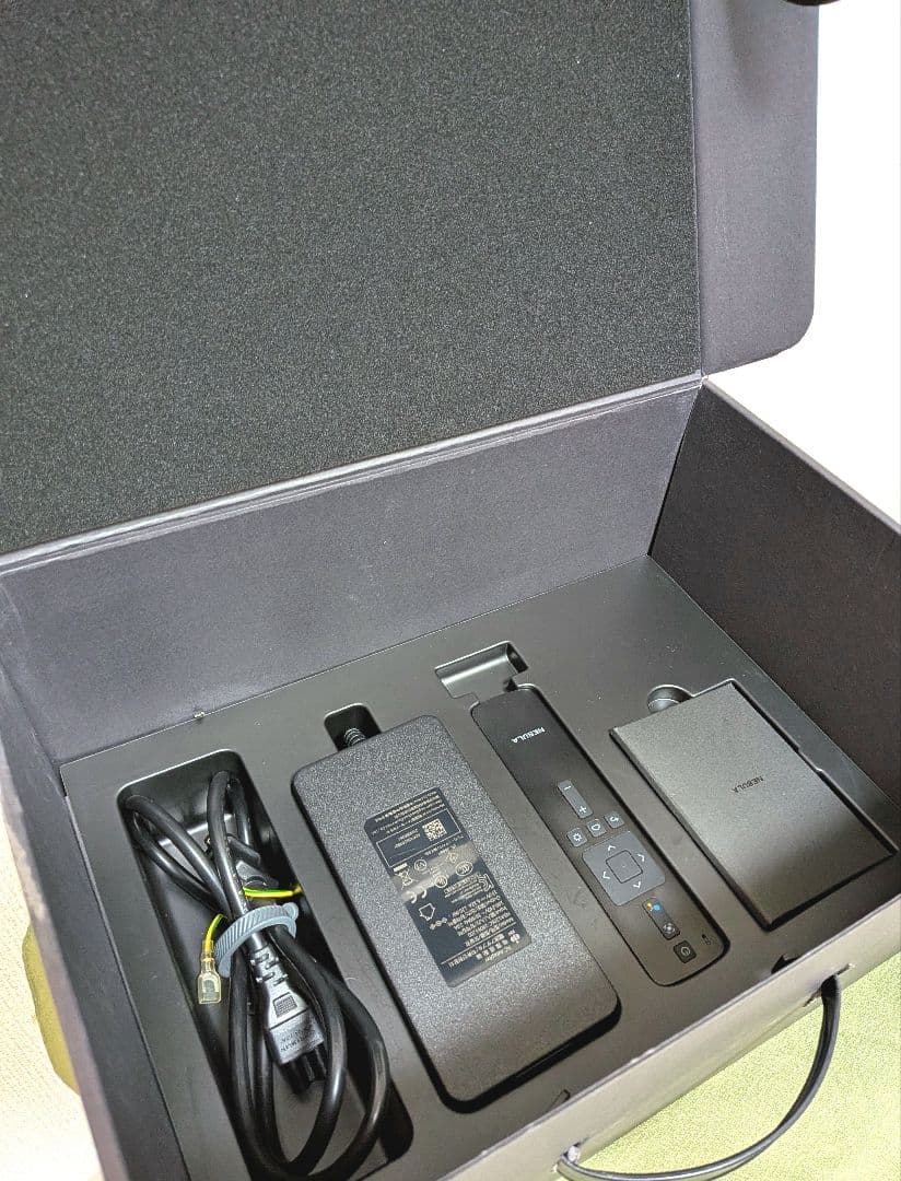 【中古】Anker Nebula Cosmos 三脚スタンド付き