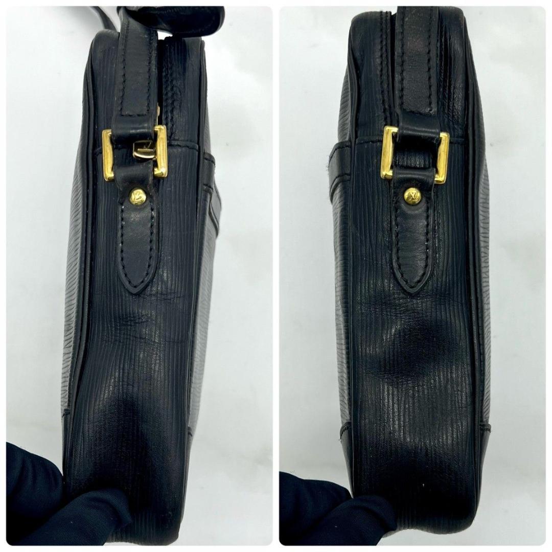 ルイヴィトン エピ ダヌーブ ショルダーバッグ ブラック 斜め掛け 男女兼用 黒