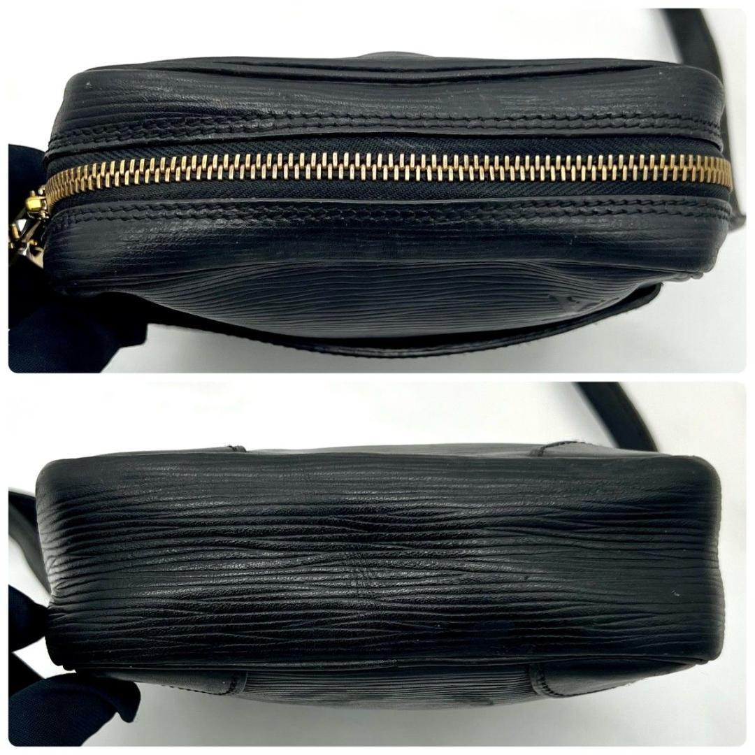 ルイヴィトン エピ ダヌーブ ショルダーバッグ ブラック 斜め掛け 男女兼用 黒