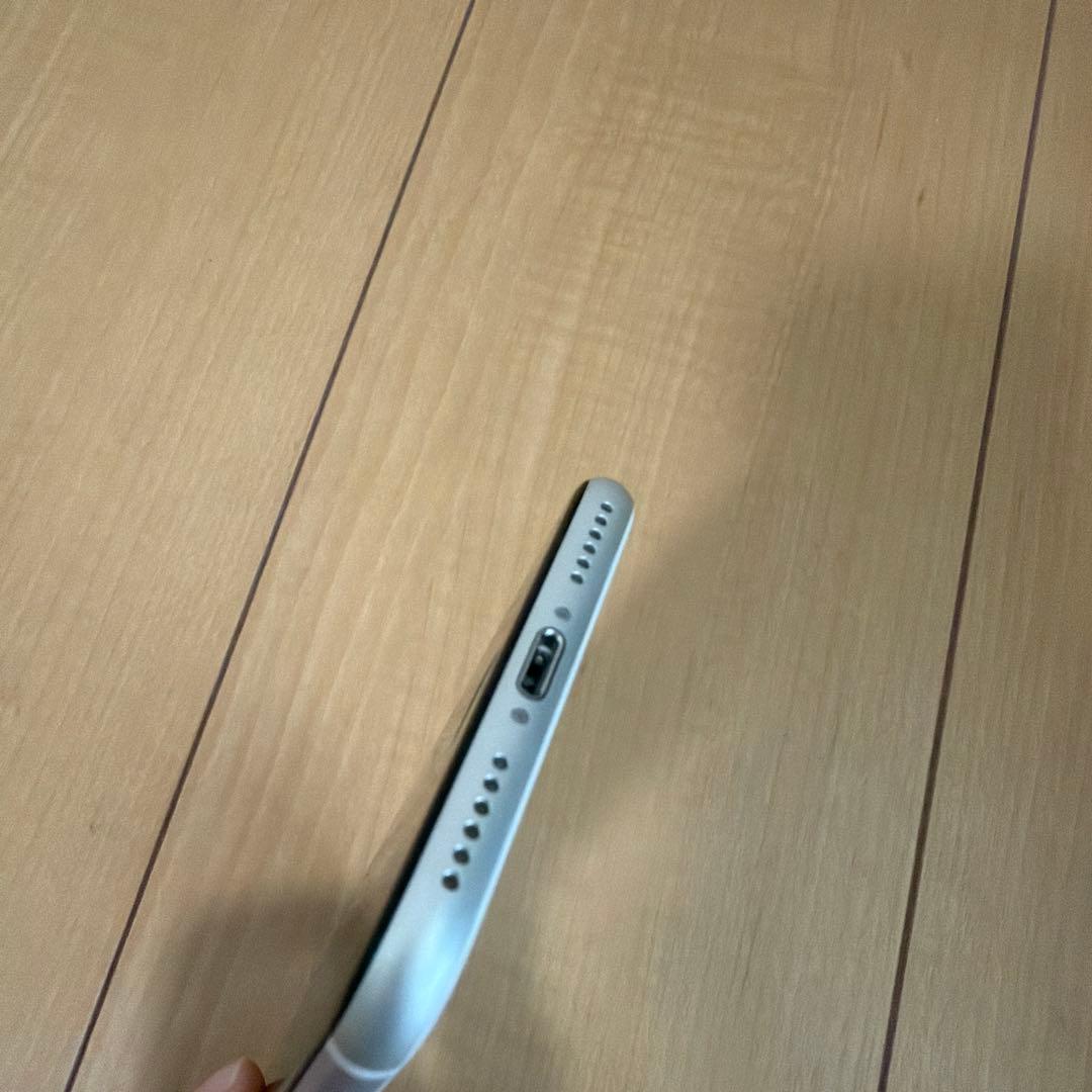 【美品】Apple iPhone SE 第2世代 64GB SIMフリー　白
