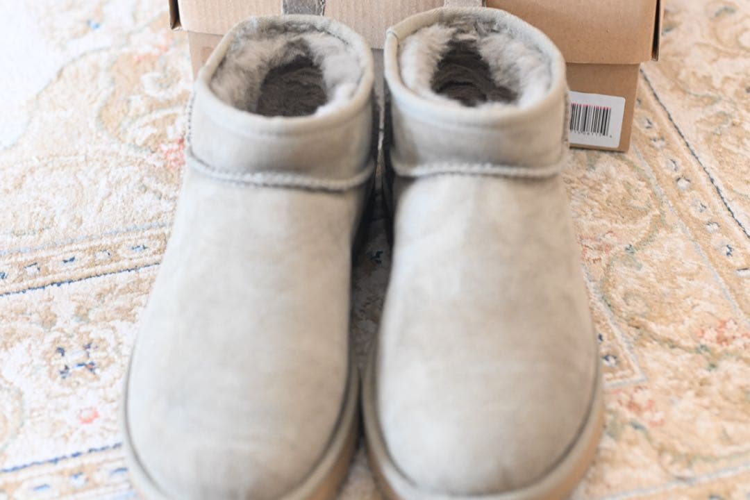 極美品　UGG グレー ムートンブーツ