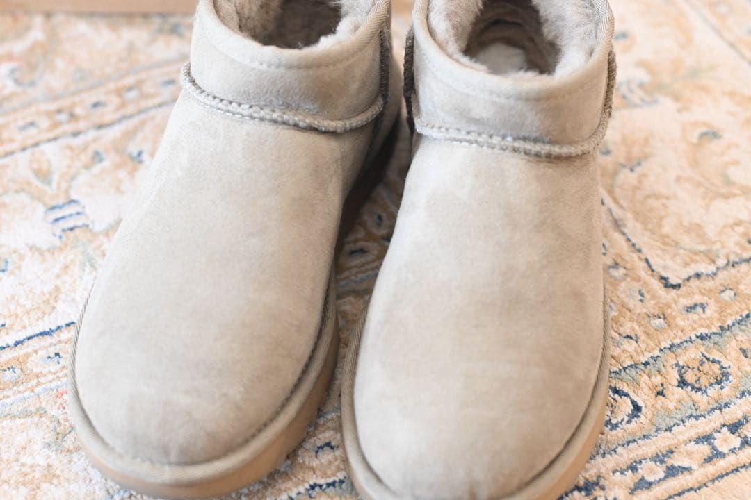 極美品　UGG グレー ムートンブーツ