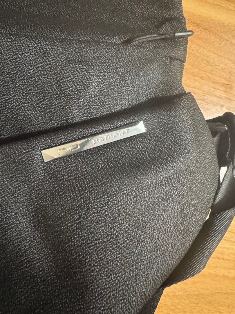 NIID Radiant Mega Sling ブラック