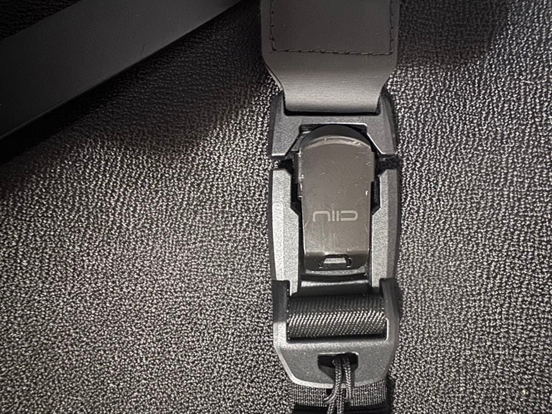 NIID Radiant Mega Sling ブラック