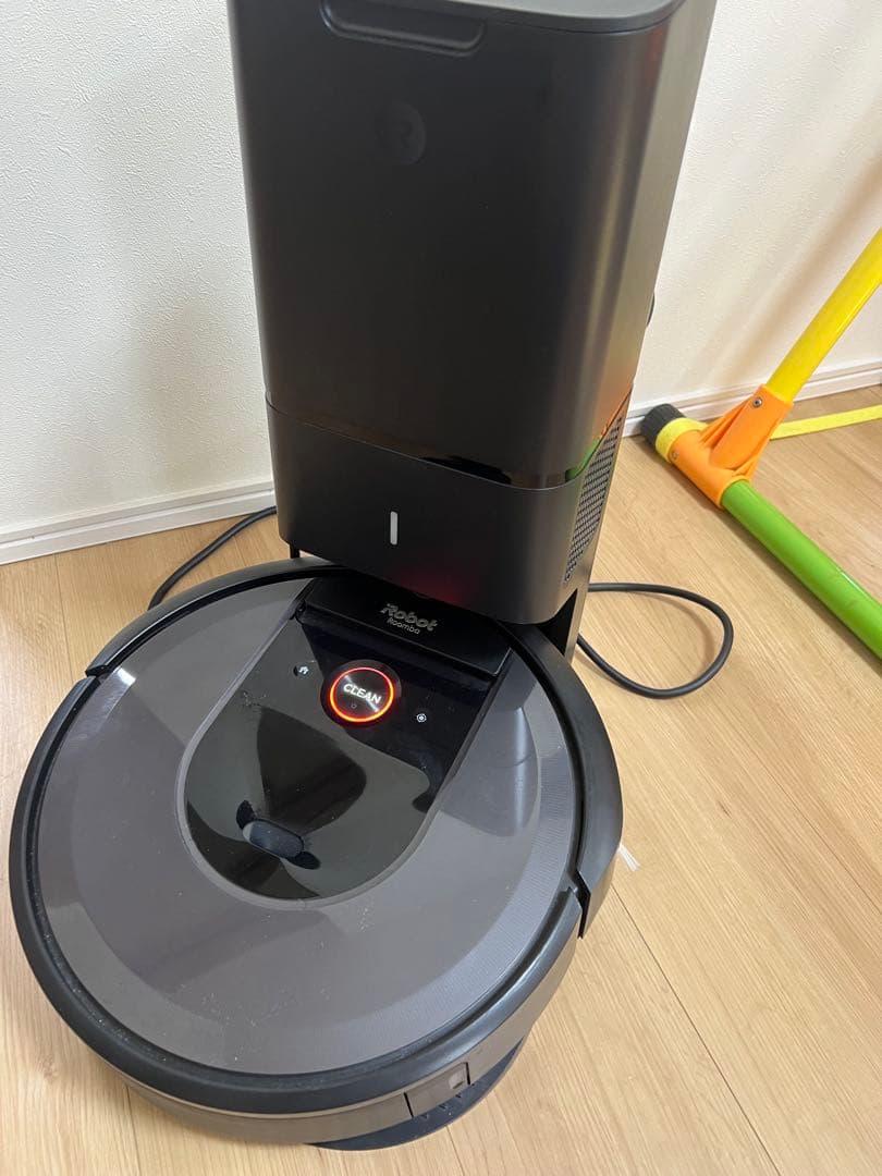 Roomba i7ロボット掃除機本体&クリーンベース
