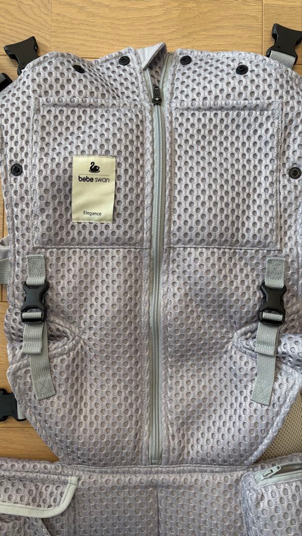 【極美品】ベベスワン 抱っこ紐　シルバーグレー