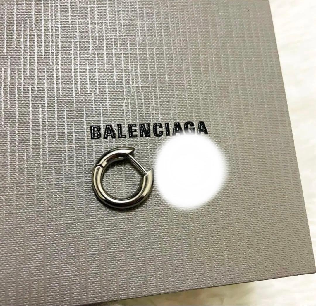 未使用級✨付属完備BALENCIAGA ピアス フープ シルバー ロゴ現行片耳