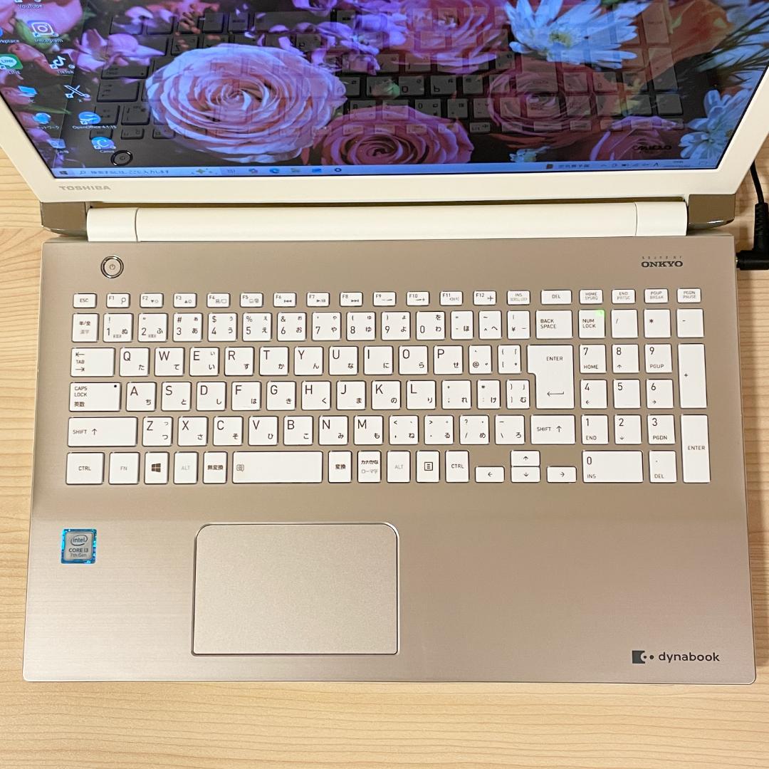 美品✨おしゃれゴールド✨カメラ付き 薄型ノートパソコン フルHD 快適SSD