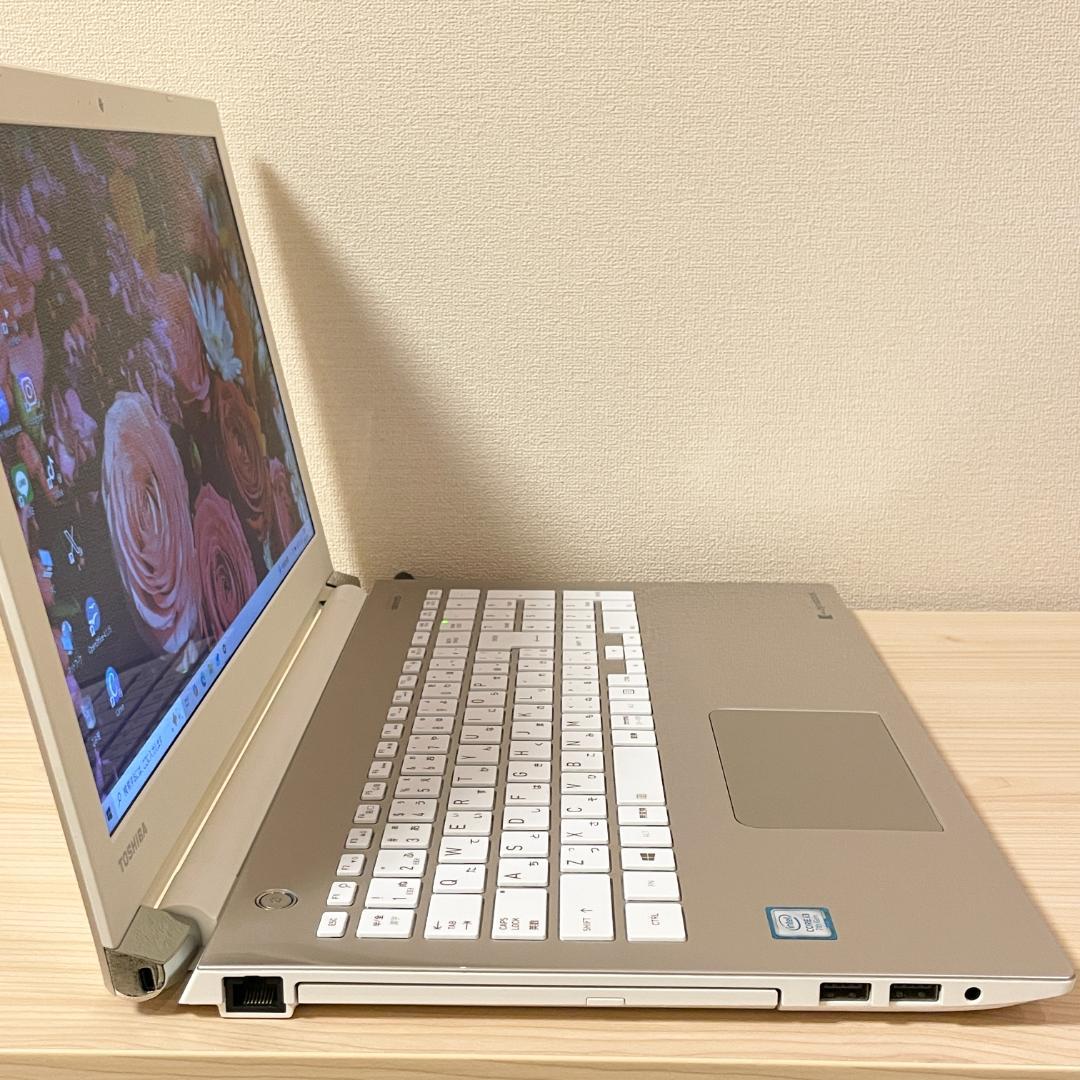 美品✨おしゃれゴールド✨カメラ付き 薄型ノートパソコン フルHD 快適SSD