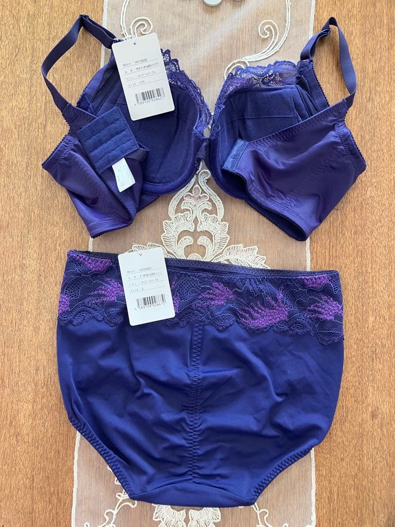 MARUKOマキジェリーク ブラ&ショーツ（ネイビー×パープル）
