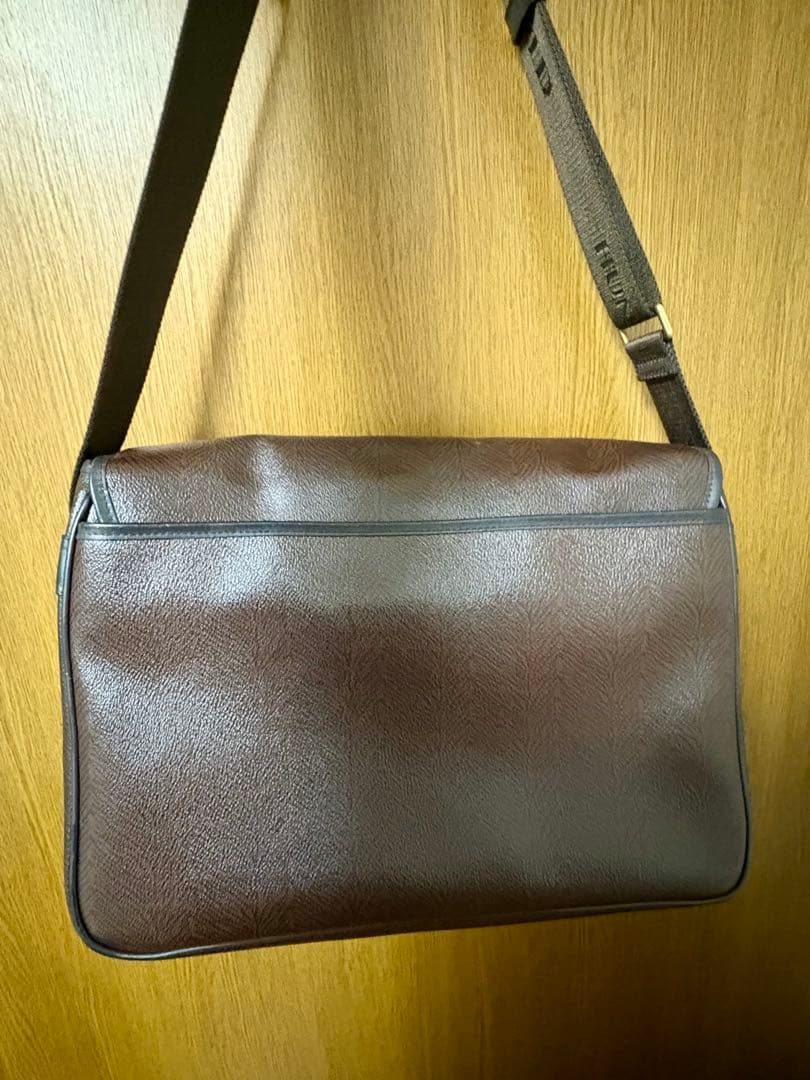 ハンティングワールド　レザー(本革) ショルダーバッグ　メッセンジャーバッグ