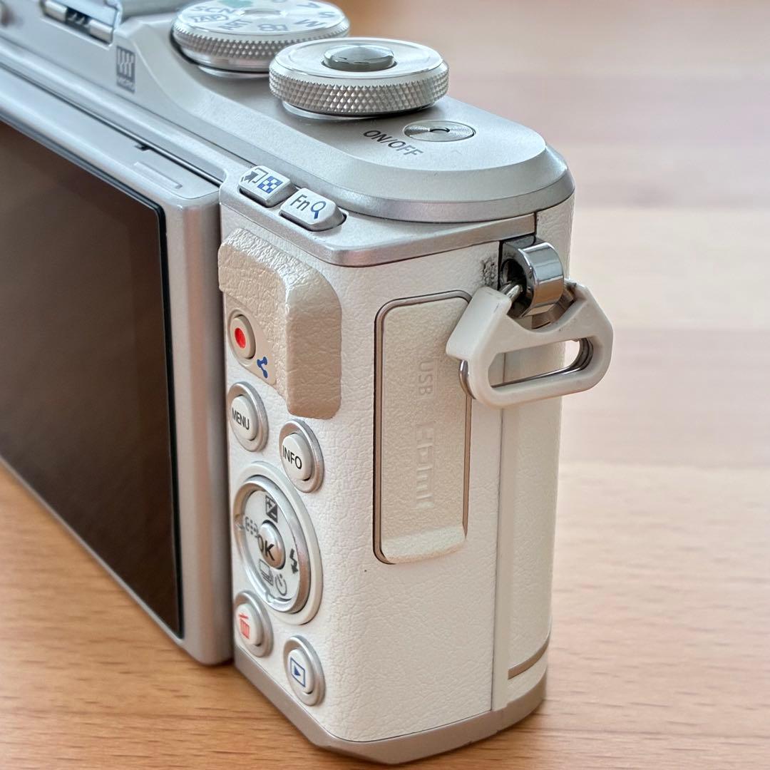OLYMPUS PEN E-PL9 ホワイト[ダブルズーム・SDカード付き]