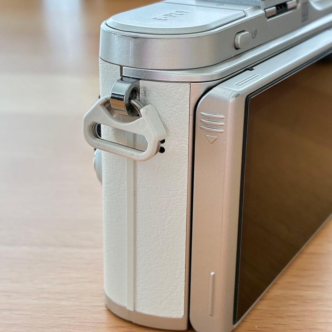 OLYMPUS PEN E-PL9 ホワイト[ダブルズーム・SDカード付き]