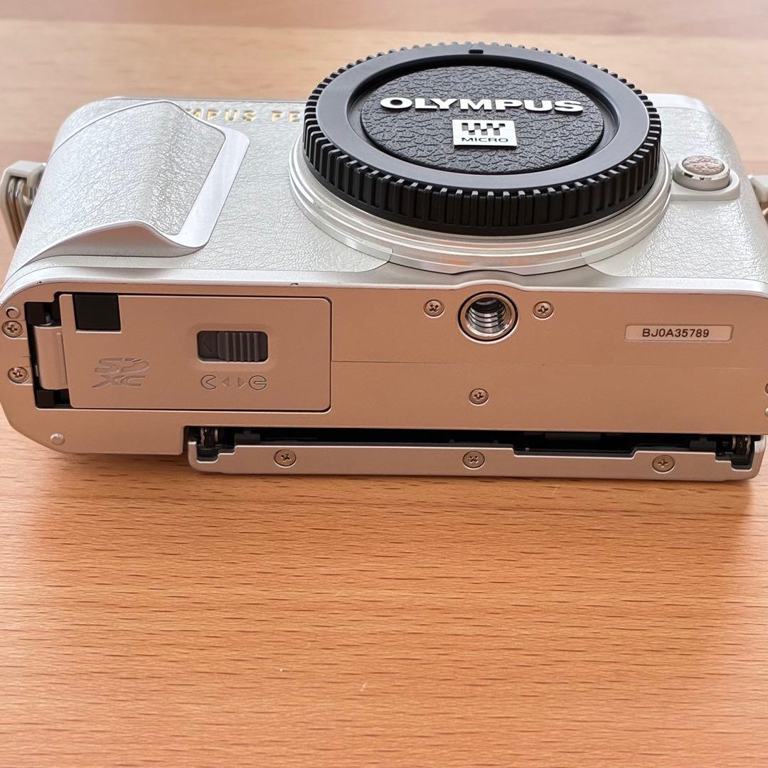 OLYMPUS PEN E-PL9 ホワイト[ダブルズーム・SDカード付き]