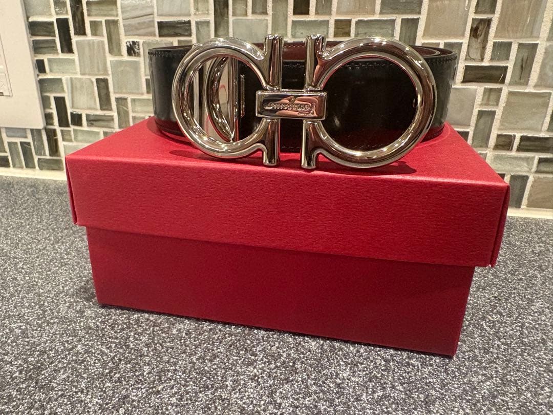 Salvatore Ferragamo ブラックレザーベルト