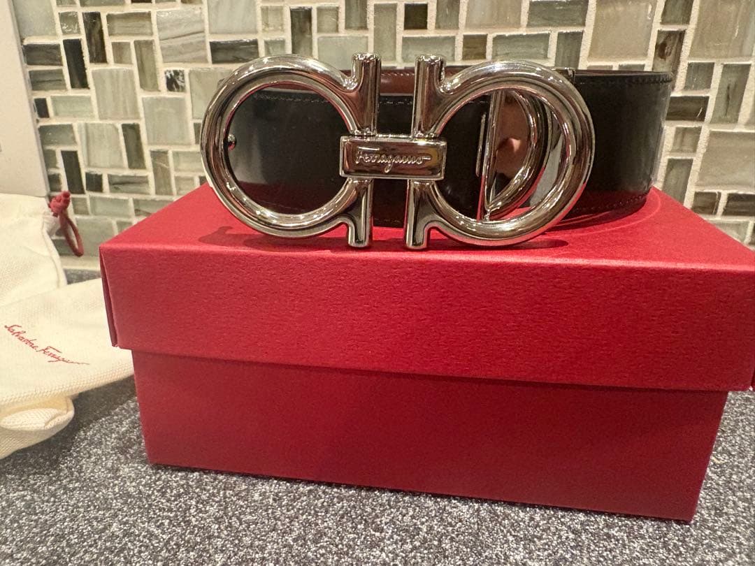 Salvatore Ferragamo ブラックレザーベルト