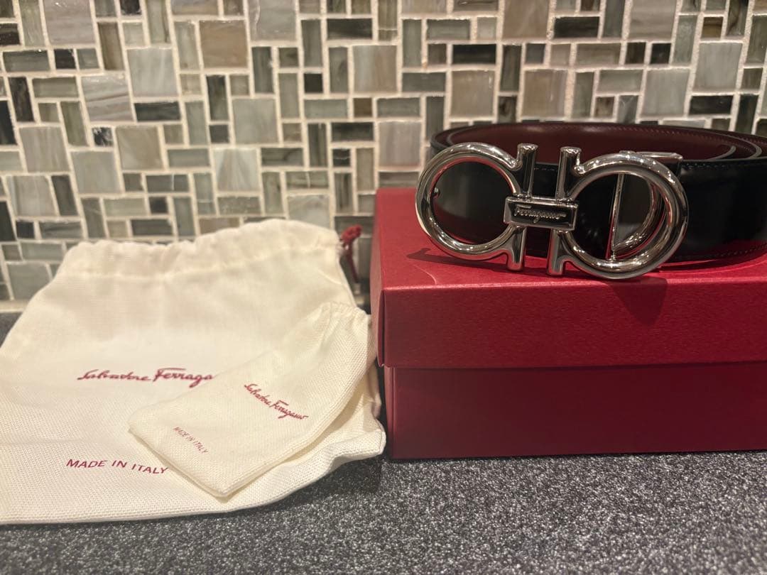 Salvatore Ferragamo ブラックレザーベルト