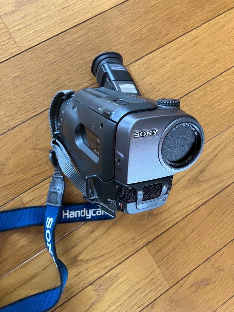 ビデオカメラ SONY video HI8 Handycam CCD-TR11