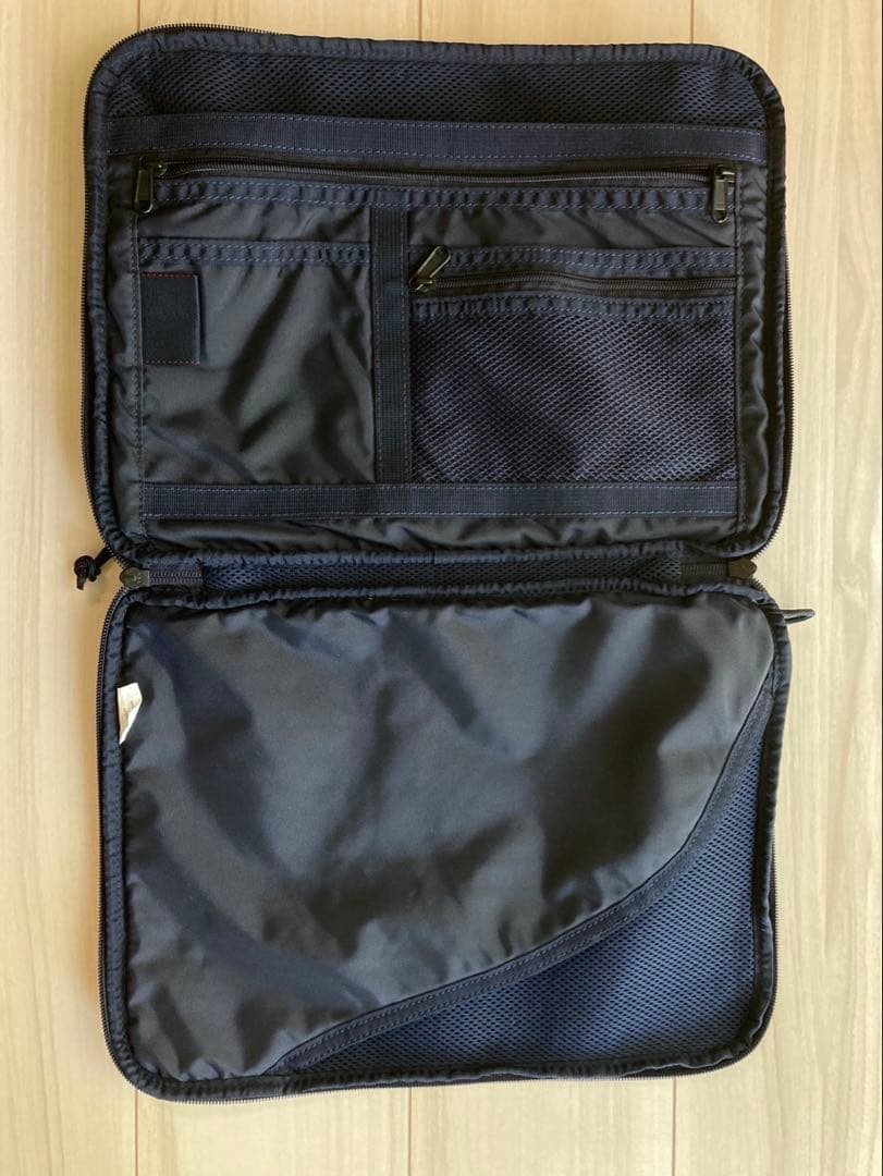 【美品】BRIEFINGブリーフィング クラッチバッグ　ネイビー