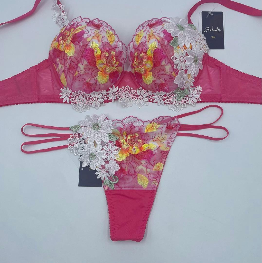 ワコール　サルート　きれいな谷間をつくる　Ｐ−ＵｐプッシュアップタイプC65 M