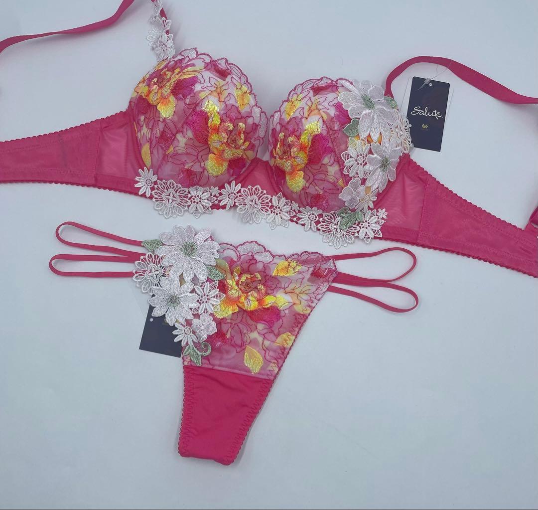 ワコール　サルート　きれいな谷間をつくる　Ｐ−ＵｐプッシュアップタイプC65 M