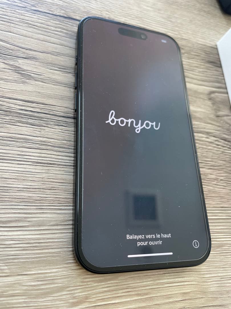 極美品！　ほぼ新品　Apple iPhone 16 128GB BLA