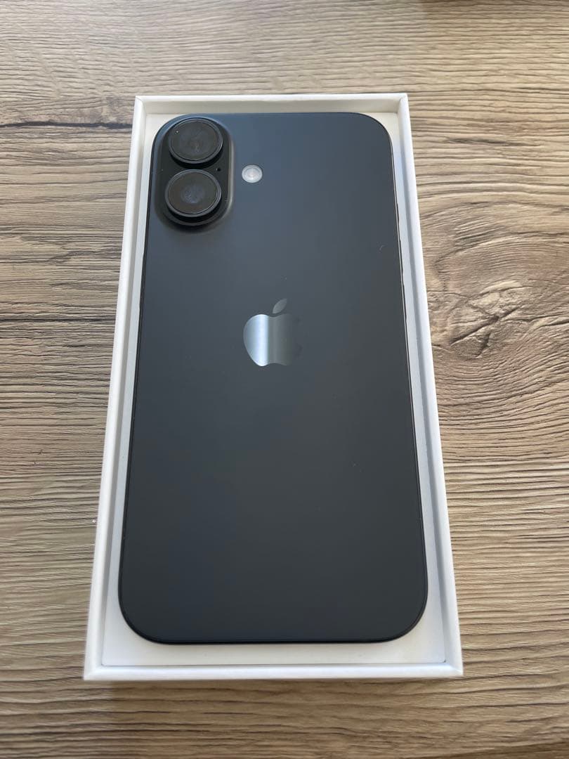 極美品！　ほぼ新品　Apple iPhone 16 128GB BLA