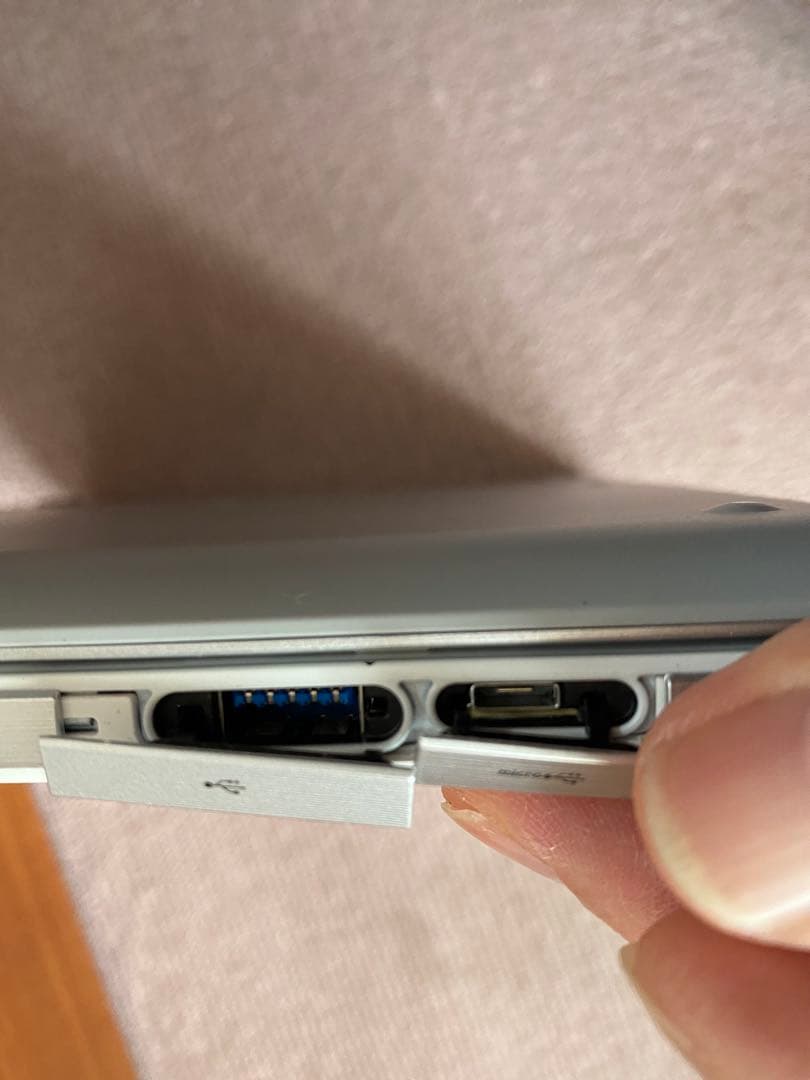 富士通　ARROWS Tab Q584/K