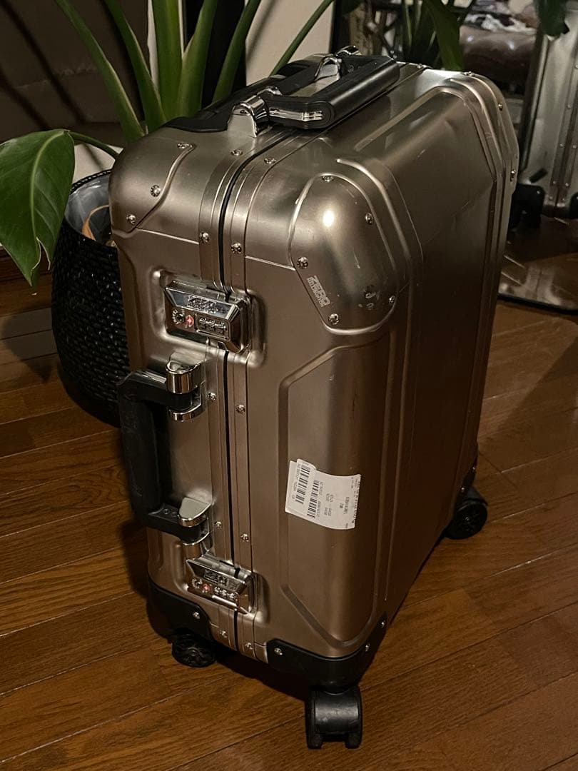 ZERO HALLIBURTON キャリーケース【TSAロック 】