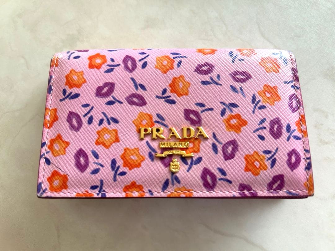 PRADA 花柄　レザー名刺入れ