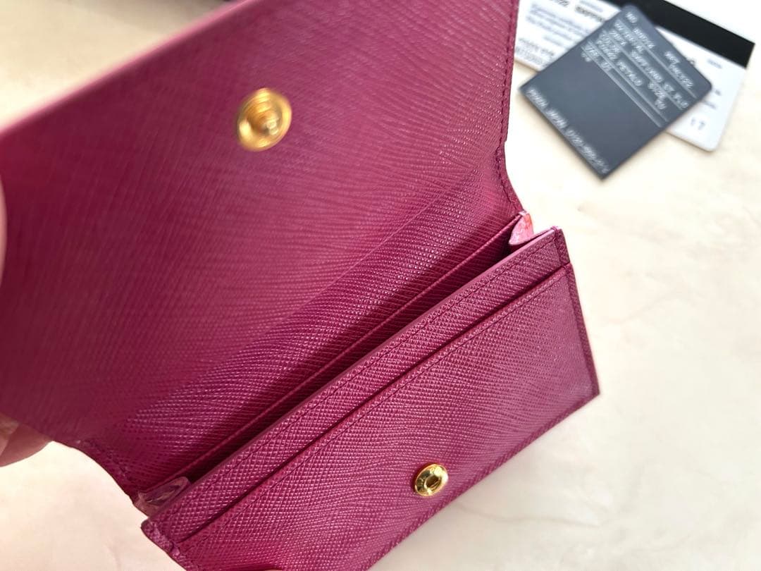 PRADA 花柄　レザー名刺入れ