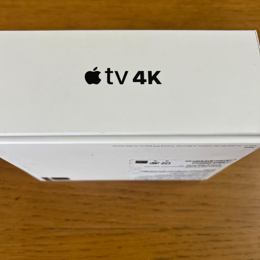 Apple TV 本体とリモコン、USBケーブル付き