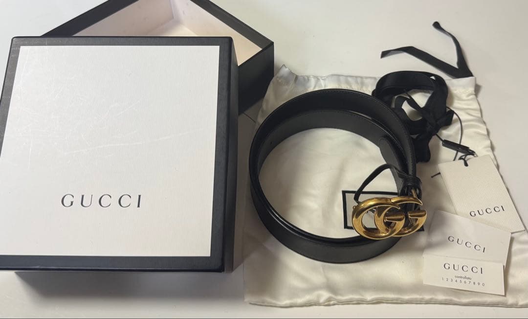 付属品有 GUCCI ブラックレザー ベルト GGロゴ ゴールド