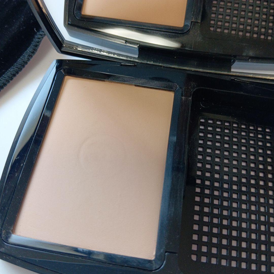 【美品】CHANEL ウルトラルタンコンパクト 20 ファンデーション