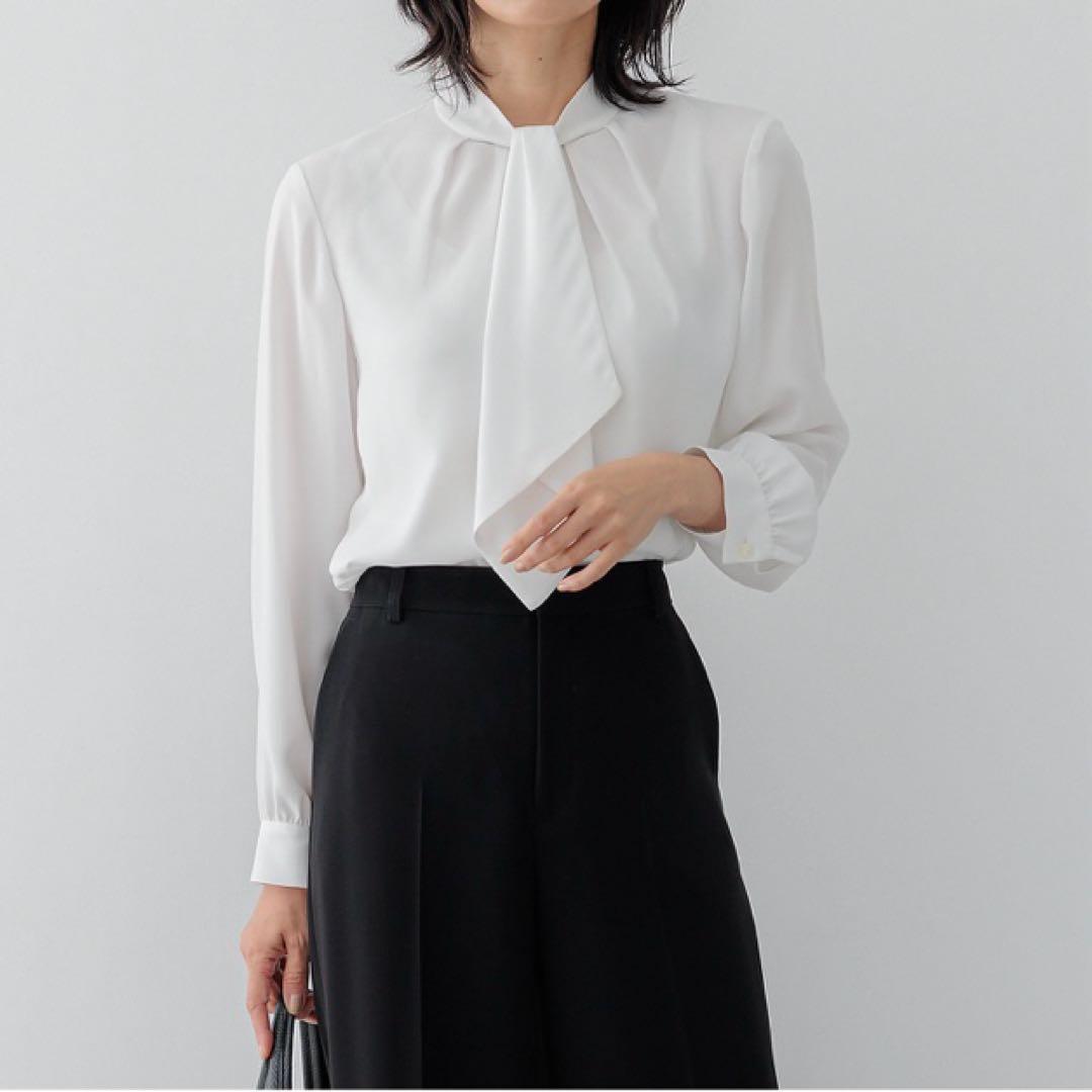 新品未使用タグ付　23区　バックサテンアムンゼン ボウタイ付き 2wayブラウス