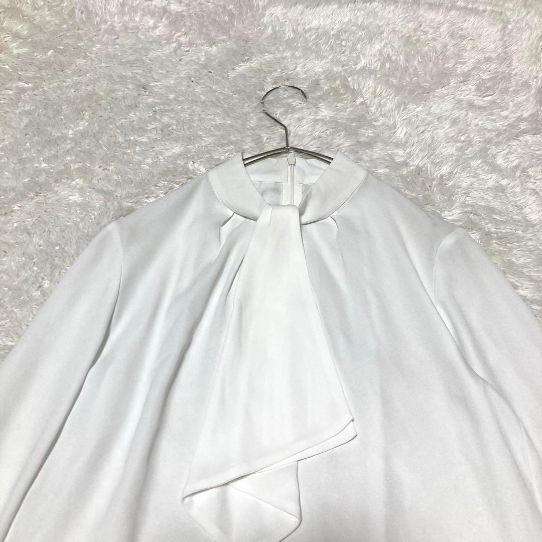 新品未使用タグ付　23区　バックサテンアムンゼン ボウタイ付き 2wayブラウス