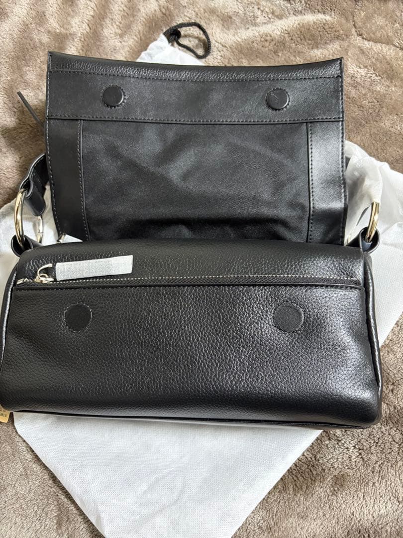 BEARDSLEY ビアズリー　レザーボディバッグ　新品未使用タグ付き