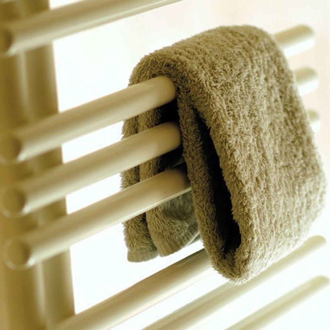 電気ヒーター　YUCCA 型式YAE10/R 横壁支持型　壁掛タオルウォーマー