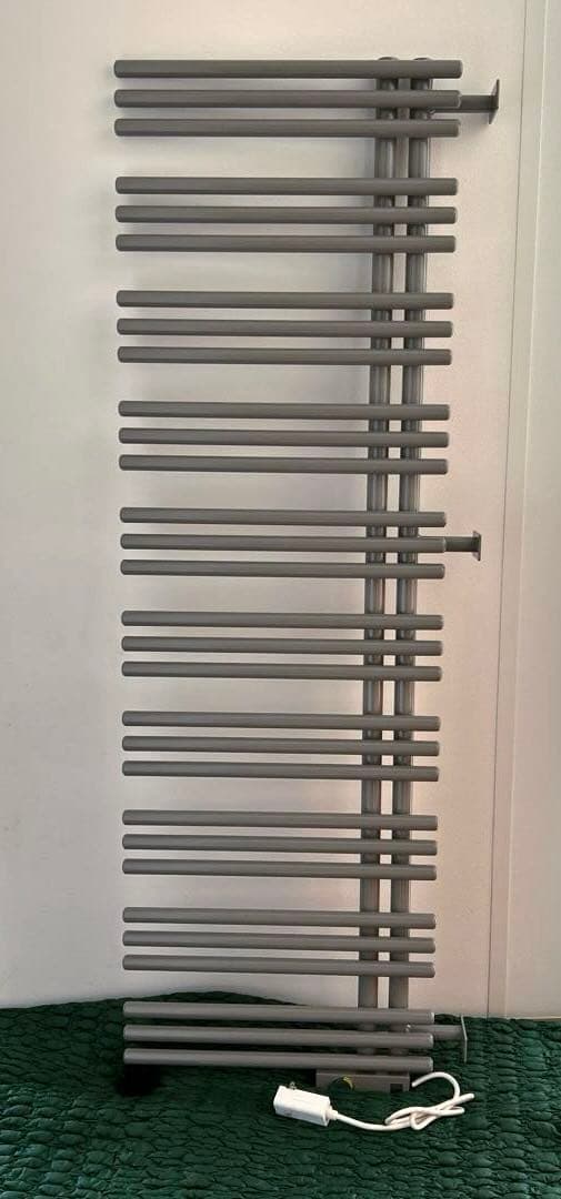 電気ヒーター　YUCCA 型式YAE10/R 横壁支持型　壁掛タオルウォーマー