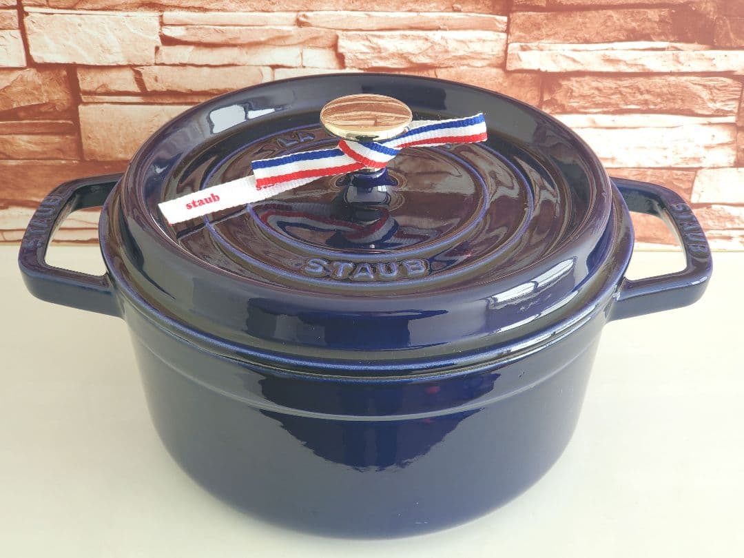 【美品】staub ピコ・ココット ラウンド 　22㎝　ストウブ