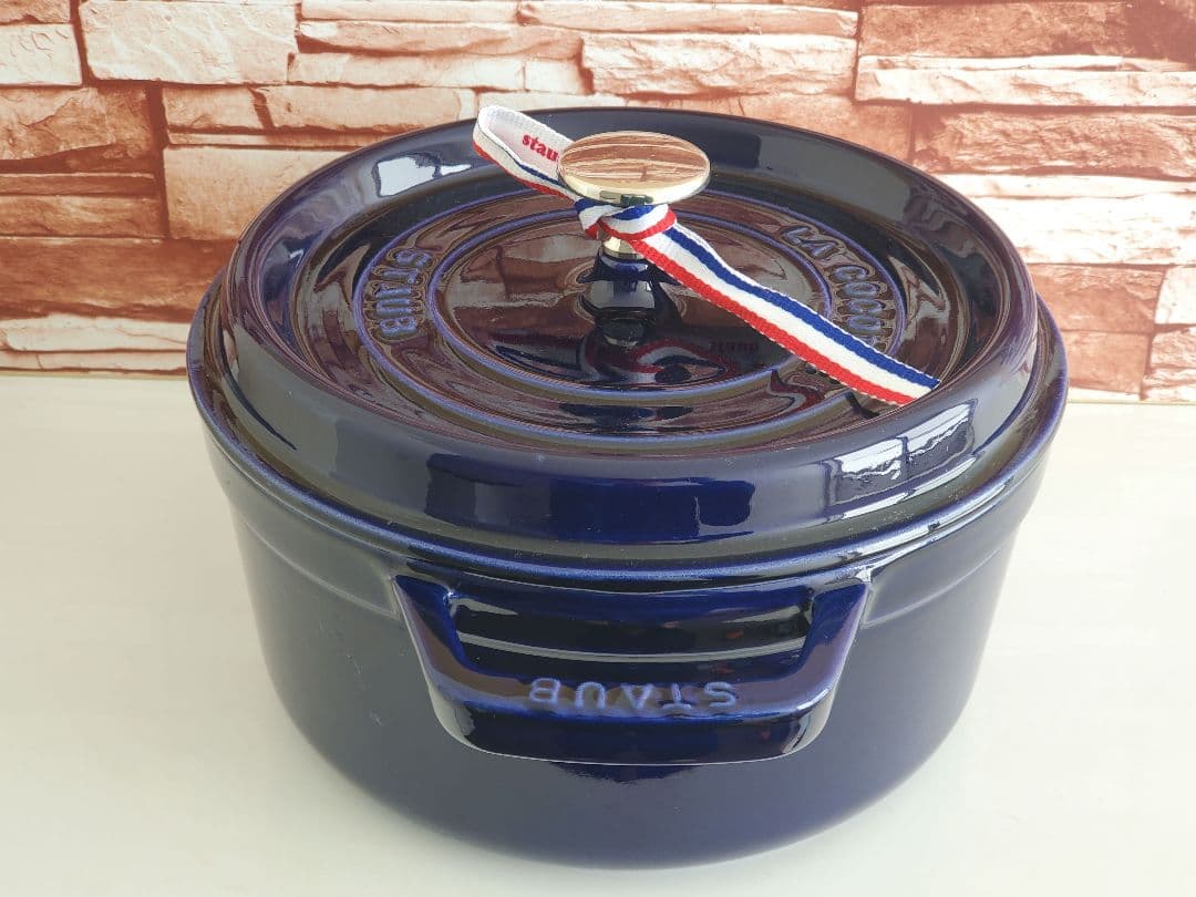 【美品】staub ピコ・ココット ラウンド 　22㎝　ストウブ