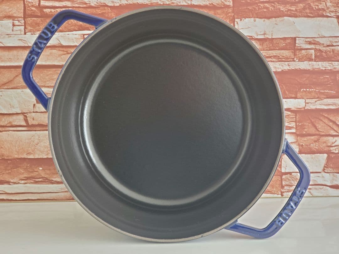 【美品】staub ピコ・ココット ラウンド 　22㎝　ストウブ