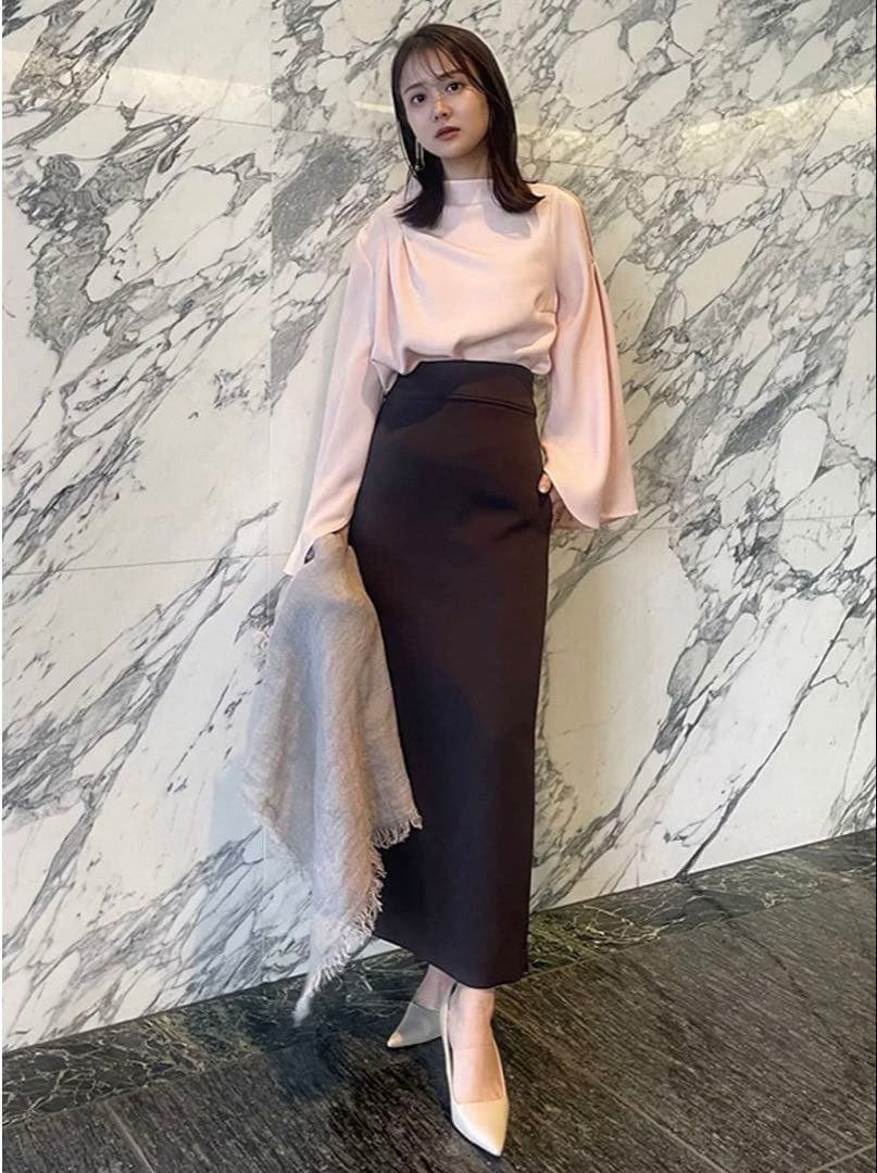 【美品】アシメネックサテンブラウス コーラル アニュアンス