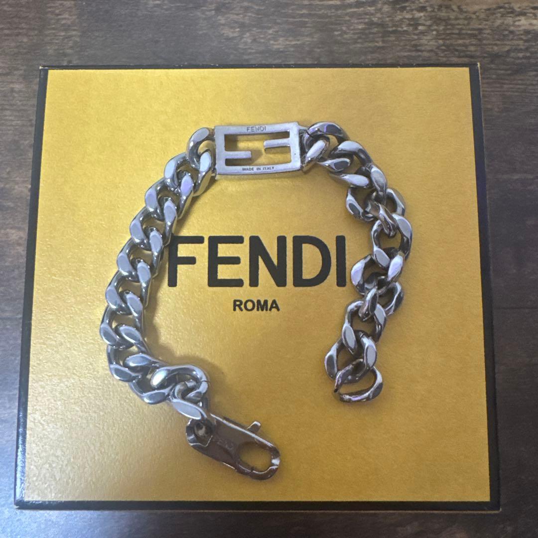 FENDI BAGUETTE BRACELET / L ボックス付き